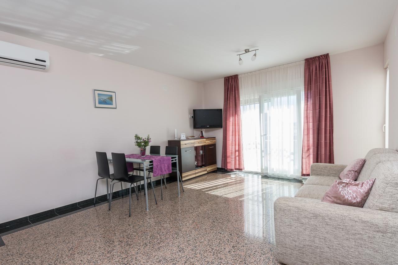 Apartmani Bepo Sveti Filip i Jakov Exterior foto